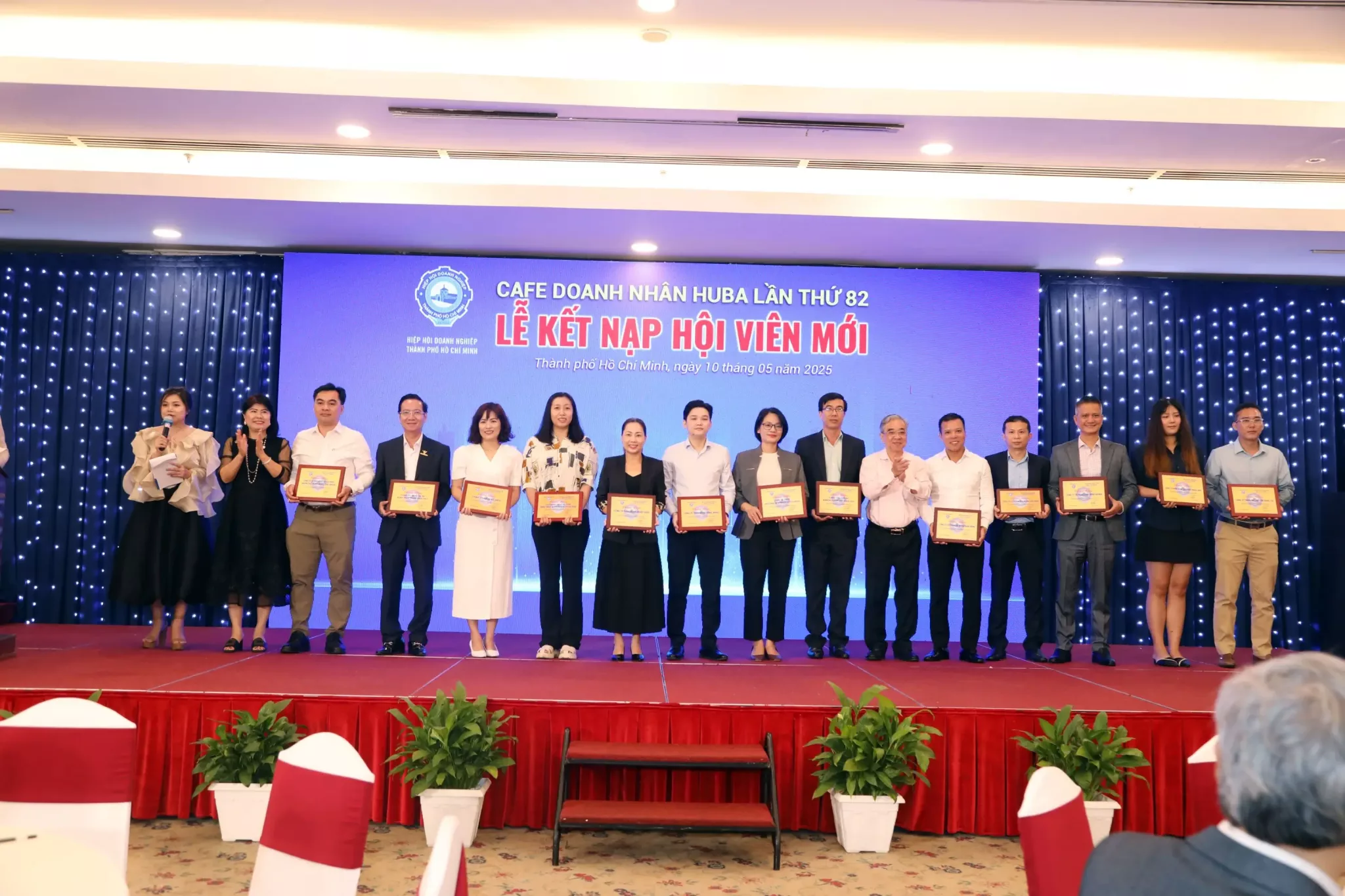 HUBA kết nạp hội viên mới tại chương trình Cafe doanh nhân HUBA lần thứ 82